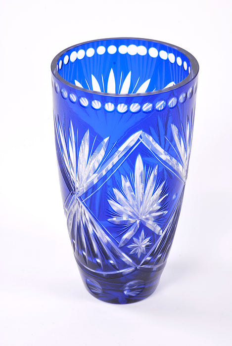 Vaso in cristallo blu inciso