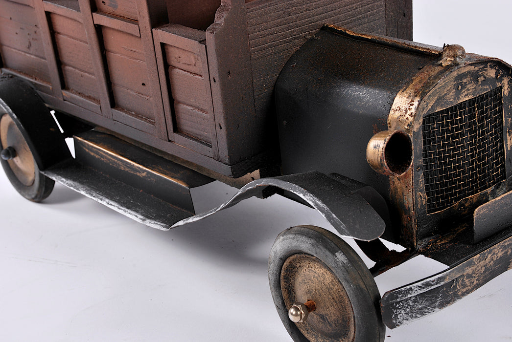 Auto d'epoca latta e legno