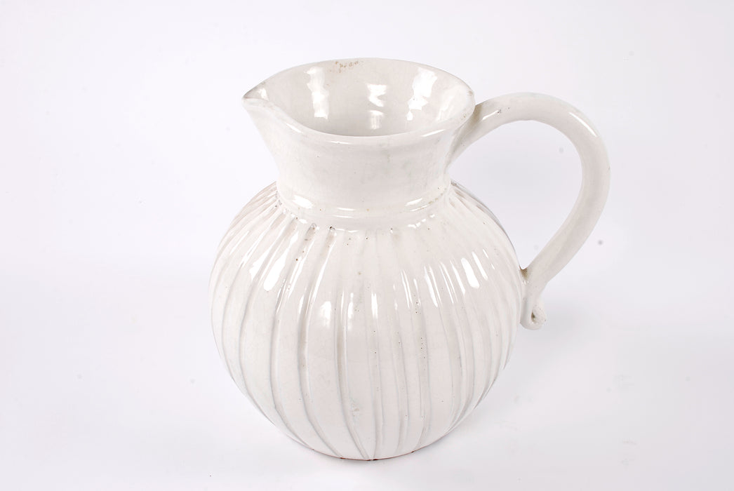 Brocca in ceramica bianco invecchiato