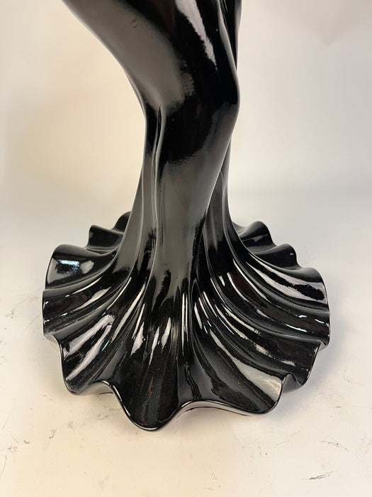 Statue En Résine De Betty Boop Avec Robe Et Base Ronde Noire Statue En Résine De Betty Boop Avec Robe Et Base Ronde Noire