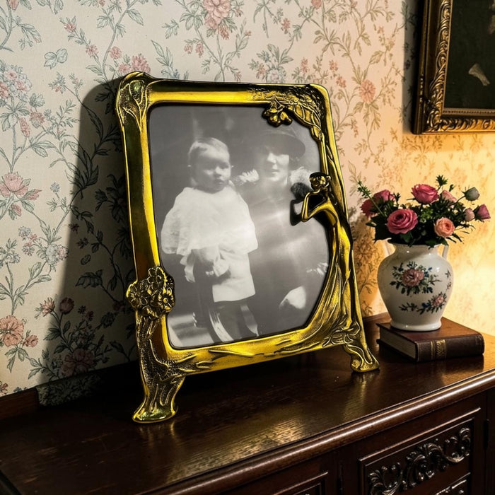 Cornice Portafoto Liberty in Ottone con Figura Femminile