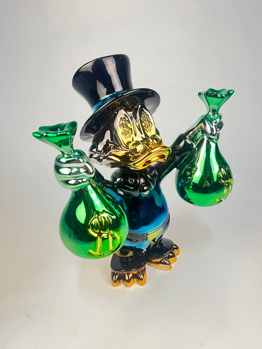 Statua Pop Art “Paperone con Sacchi di Denaro” – Effetto Specchio Verde e Oro