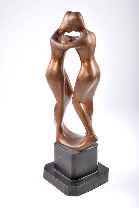 scultura coppia innamorati moderna bronzo